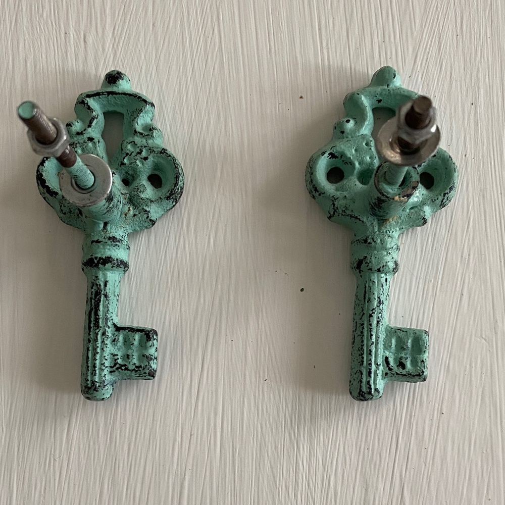 Set of 2 Shabby Chic Cast Iron Skeleton Key Drawer Pulls Mint Green Distressed - Picture 7 of 11
